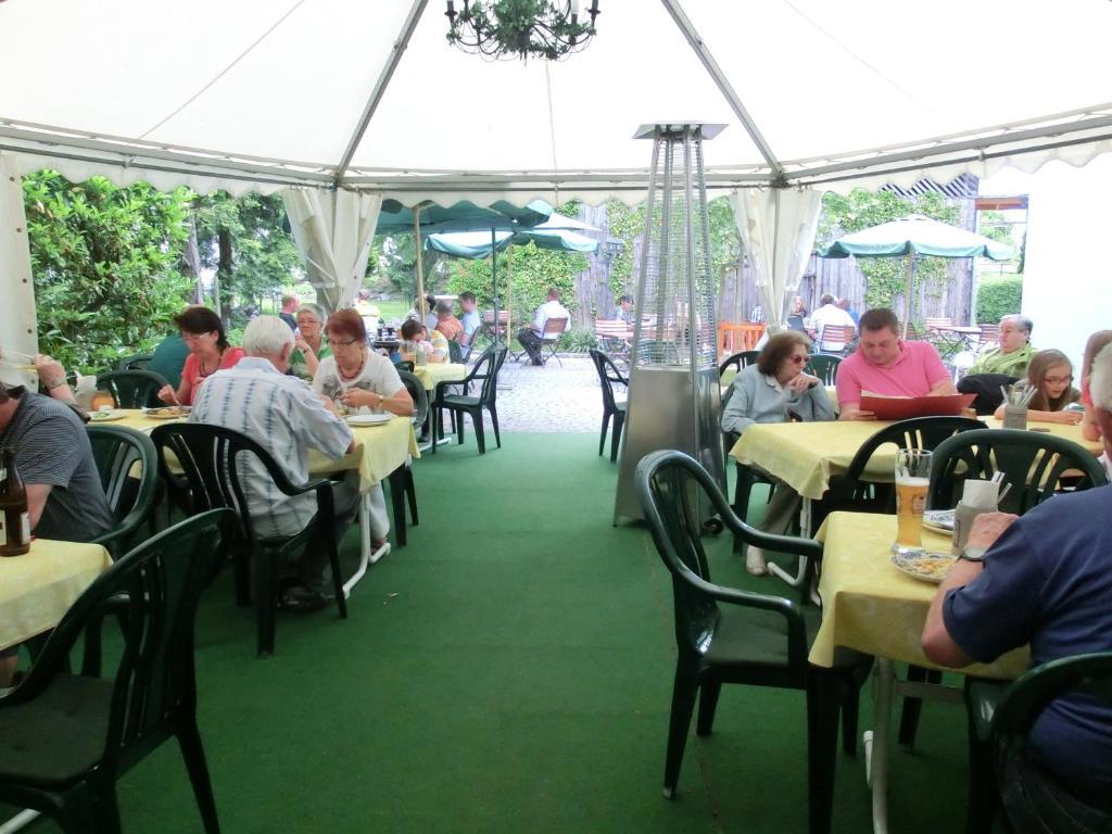 Linden  Landgasthof - Hotel Zum Stern מראה חיצוני תמונה