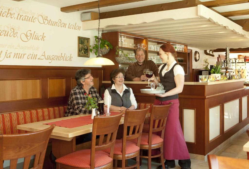 Linden  Landgasthof - Hotel Zum Stern מראה חיצוני תמונה